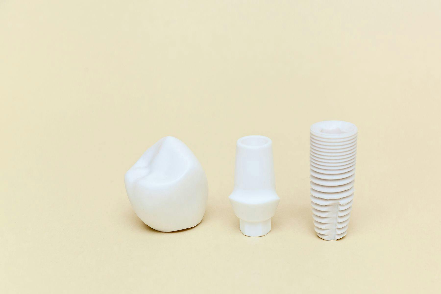 Zirconia Implants: What We Know and What We Don’t: © Oleg / STOCK.ADOBE.COM