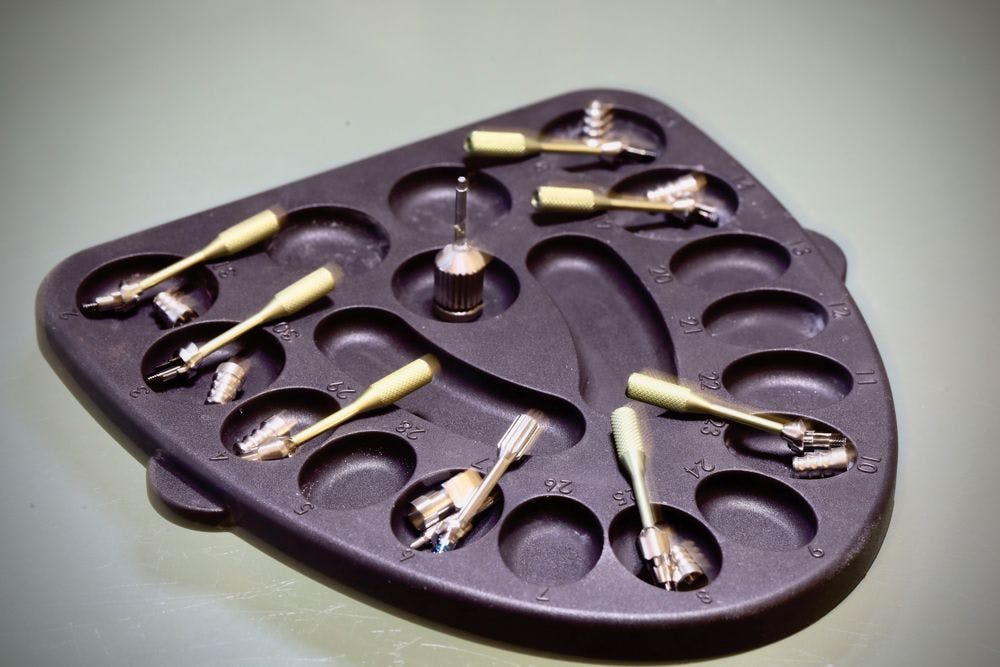 Components for an implant case with multiple units are organized in the LaminateButler.