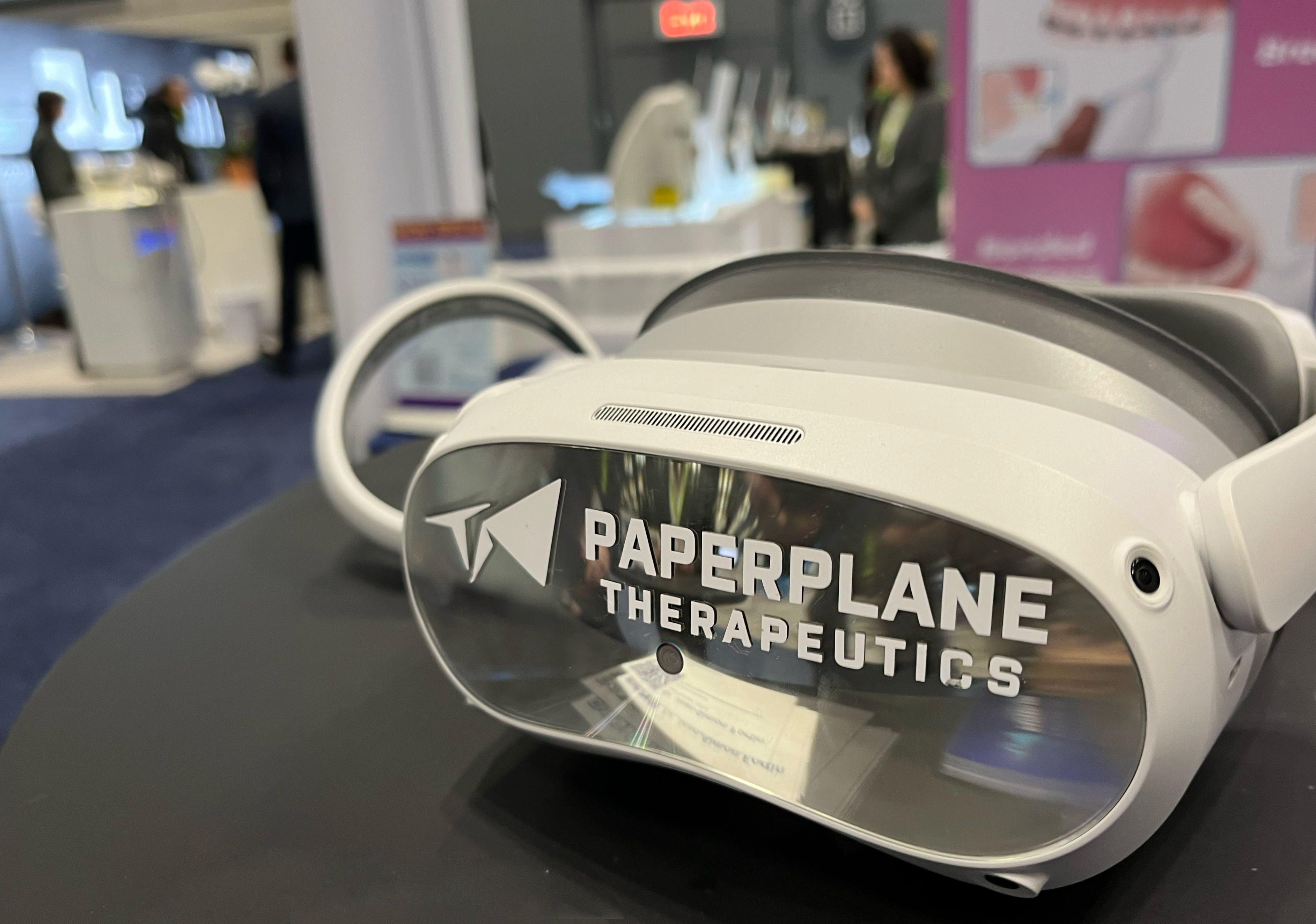 Dream Dental headset from Paperplane Therapeutics